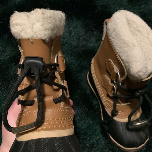 Sorel Children’s Yoot PAC TP Boot (needs new lace on right boot) - Picture 7 of 13